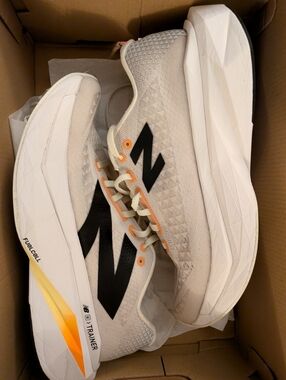New Balance SuperComp FuelCell Trainer v3 Angora/Hot Mango